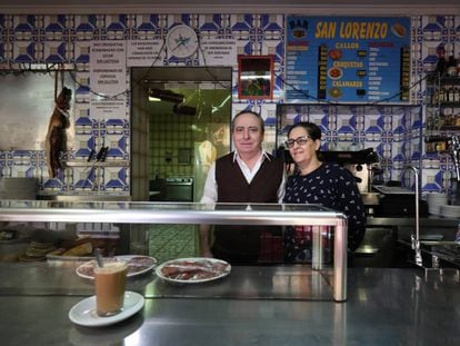 Nemesio y Lola, propietarios de Bar San Lorenzo, en Lavapiés.