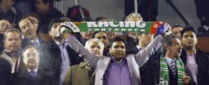 Ali Syed, junto a Francisco Pernía, Florentino Pérez y Miguel Ángel Revilla, en el palco del Sardinero.