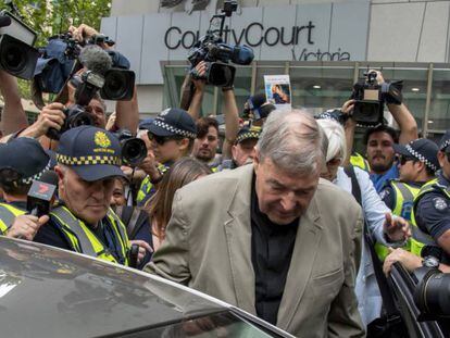 El cardenal George Pell sale del tribunal el pasado 26 de febrero. 