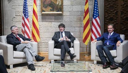 Carles Puigdemont durant la seva reunió amb els congressistes dels Estats Units Rohrabacher i Higgins.