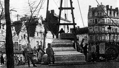 El ejército alemán desmontó el monumento a Ferrer i Guardia en Bruselas en enero de 1915 como gesto hacia el monarca español