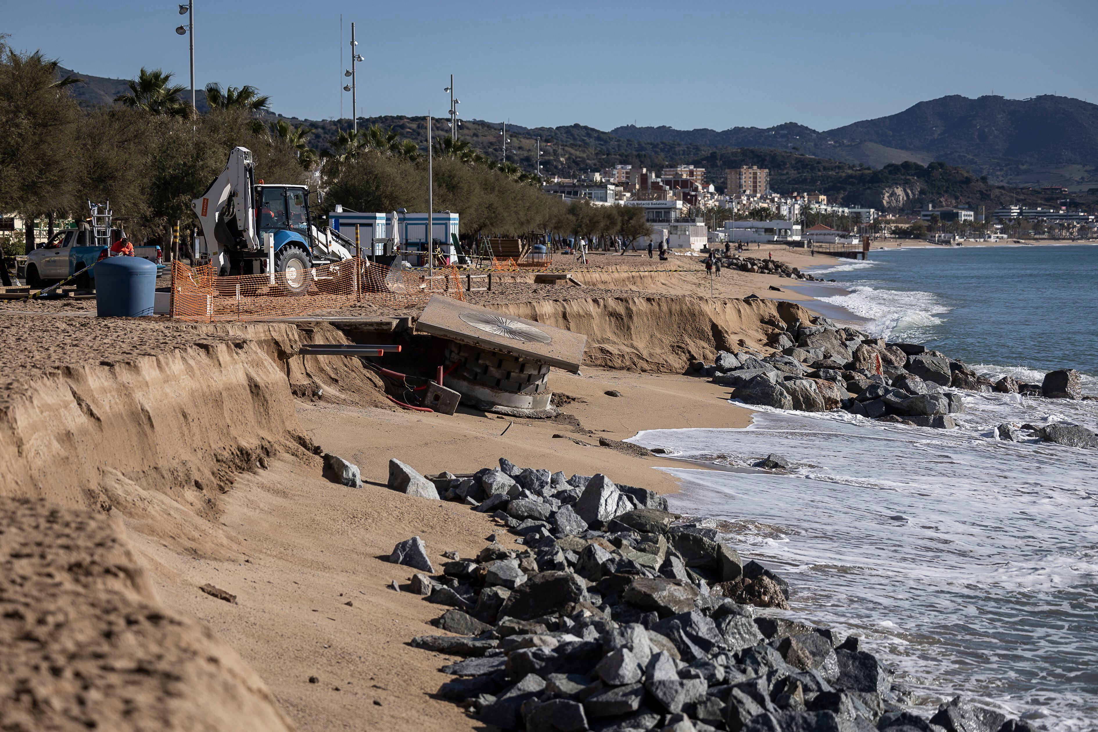 El delegado del gobierno en Cataluña pide estudiar la declaración de emergencia en las playas afectadas por el temporal
