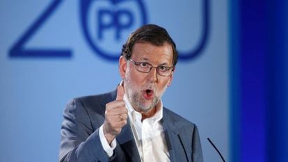 El presidente del Gobierno en funciones, Mariano Rajoy, en la presentaci&oacute;n de su programa electoral en Barcelona. 