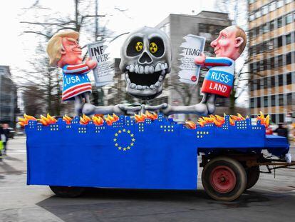 Trump y Putin, el 4 de marzo en una carroza de carnaval en Düsseldorf.