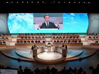 El presidente franc&eacute;s, Emmanuel Macron, pronuncia un discurso durante la cumbre de Par&iacute;s. 