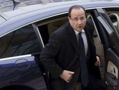 El presidente franc&eacute;s, Fran&ccedil;ois Hollande, llega a la reuni&oacute;n sobre Solidaridad y Desarrollo Internacional, el viernes en Par&iacute;s. 