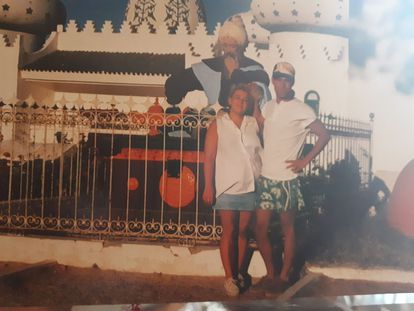 Raquel Alonso y Nabil Benazzou durante su noviazgo, en un viaje a Marruecos en 1996.