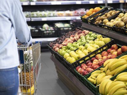 Lineal de fruta en un supermercado de Aldi.