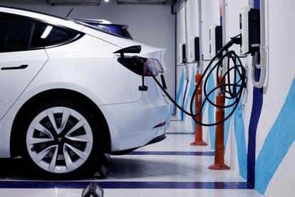 Una estación de carga de vehículos eléctricos en Bilbao (España), en febrero de este año.