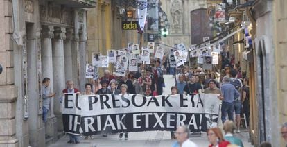 Manifestación de familiares de presos de ETA celebrada el pasado 20 de abril en San Sebastián.