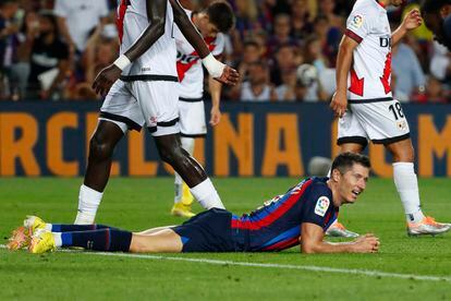 Robert Lewandowski tras fallar una ocasión ante el Rayo este sábado en el Camp Nou.