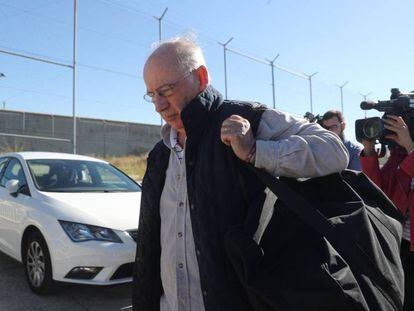 Rodrigo Rato, a su entrada a la cárcel de Soto del Real. En vídeo, el exvicepresidente compartirá cárcel con varios compañeros de partido.