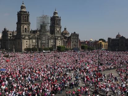 'Marcha por la Democracia' en el Zócalo de la Ciudad de México el 18 de febrero 2024.