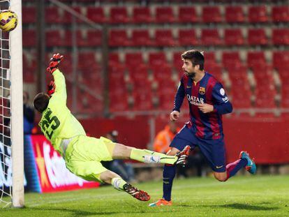 Piqué marca a l'Espanyol a la Supercopa catalana.