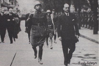 Santiago Casares Quiroga en Madrid, cuando era ministro de la Gobernación bajo la presidencia de  Azaña. Imagen  incluida en <i>La forja de un l</i>í<i>der.</i>