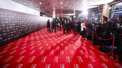 La alfombra roja, el s&aacute;bado 8 de febrero por la tarde, antes de que empezaran a pisarla los invitados a los Goya.