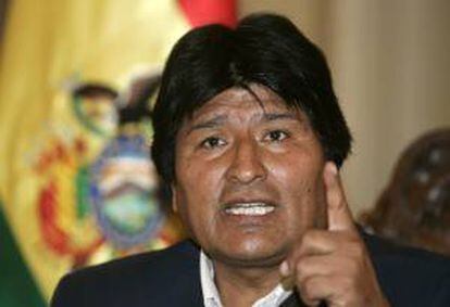 En la imagen un registro del presidente de Bolivia, Evo Morales, quien anunció que esta nueva empresa, llamada Distribuidora de Electricidad La Paz (Delapaz), igualará a partir de este mes las tarifas de las áreas urbana y rural de esa región. EFE/Archivo