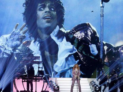 Madonna durante su homenaje a Prince en los premios Billboard Music Awards 2016.
