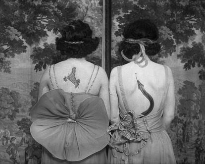 Mujeres con tatuajes.