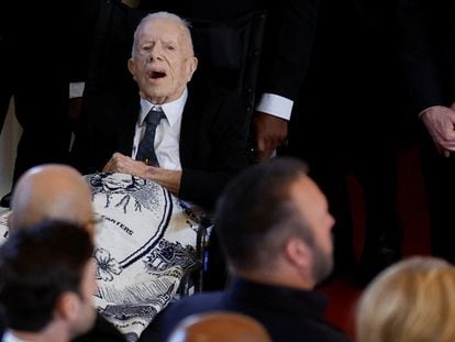 Jimmy Carter asiste al homenaje a su esposa recién fallecida, Rosalynn Carter, este martes en Atlanta.