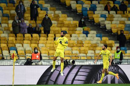 Raúl Albiol celebra su gol este jueves ante el Dinamo de Kiev en el Olympiyski Stadium, en la capital ucrania.