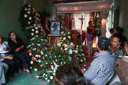 Funeral por el candidato a alcalde de Yurécuaro, Enrique Hernández.