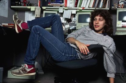Susan Kare en las oficinas de Apple en el tiempo que trabajó en el equipo de Steve Jobs en los años ochenta.
