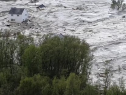 Un deslizamiento de tierra arrasa ocho casas en la costa de Noruega
