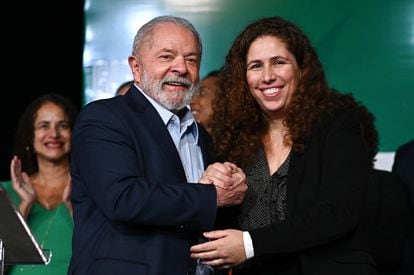 Lula da Silva y Esther Dweck, en Brasilia, el 22 de diciembre de 2022. 