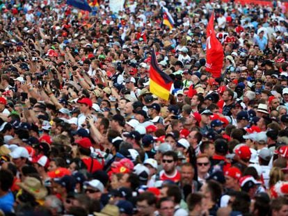 Aficionados celebrando la victoria de Rosberg en el GP de Alemania