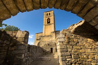 Iglesia del pueblo medieval de Montañana, en Huesca.