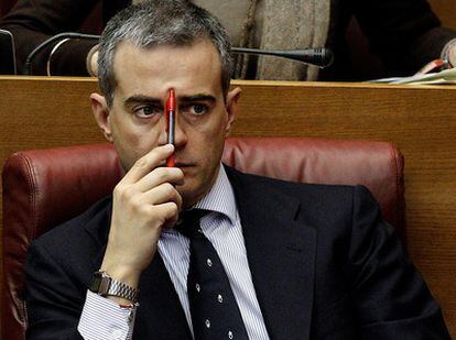 Ricardo Costa durante el pleno de Les Corts.