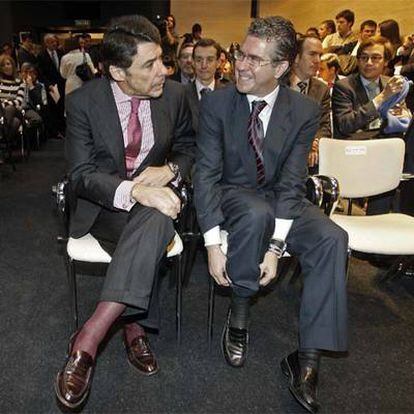 Ignacio González (izquierda) y Francisco Granados, durante un acto público el pasado lunes.