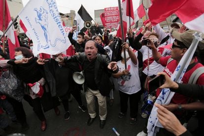  Protesta contro il presidente del Perù, Pedro Castillo, nel giorno del bicentenario della sua indipendenza, lo scorso 28 luglio a Lima 