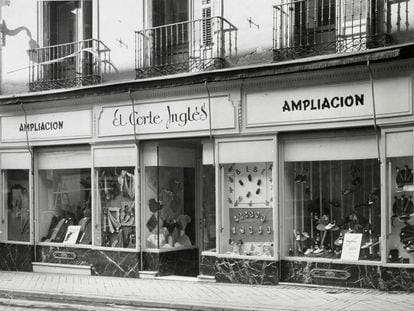 Fachada de la tienda de El Corte Ingl&eacute;s en la calle de Preciados 3, de Madrid, en 1941. 