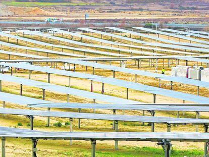 Parque solar fotovoltaico Ekian, en el polígono industrial Arasur, en Álava.