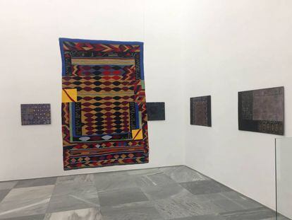 Aspecto de la exposición 'La alfombra española del siglo XV', de Teresa Lanceta.