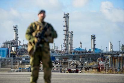 Noruega ha desplegado al Ejército en sus instalaciones energéticas, como la planta petrolífera de Karsto en Rogaland, tras el sabotaje del gasoducto Nord Stream.