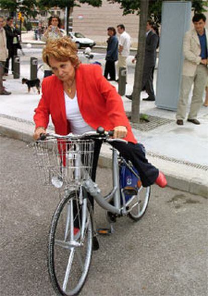 La alcaldesa Paz Fernández Felgueroso, en la inauguración del Gijón-Bici.