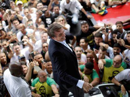 Jair Bolsonaro es recibido en Salvador.