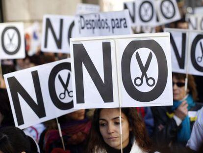 Concentraci&oacute;n de trabajadores sanitarios frente a la consejer&iacute;a de Sanidad de Madrid.