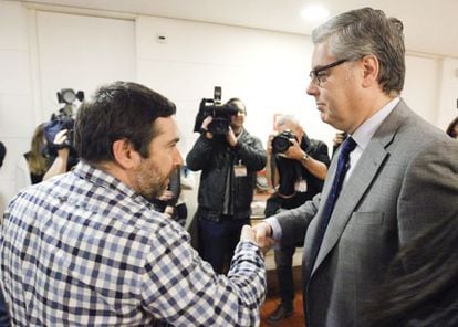 El hermano de José Couso se reúne con los portavoces del Congreso.