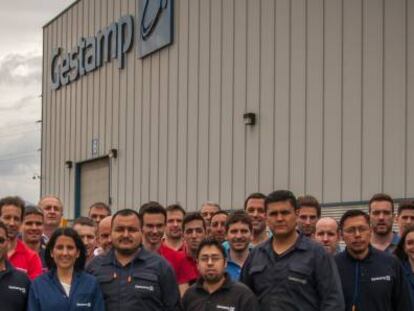 Trabajadores de Gestamp de San Luis Potos&iacute; (M&eacute;xico) y de Orkoien en las instalaciones navarras.