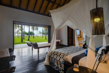 Uno de los dormitorios de la casa que se subasta en Bali