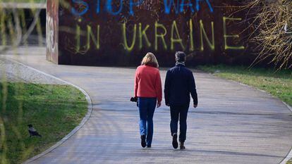 Un grafiti en Berlín pide el fin de la guerra en Ucrania