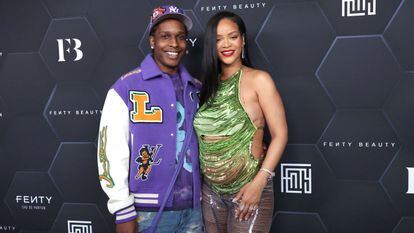 A$AP Rocky y Rihanna, aún embarazada, el 11 de febrero de 2022.