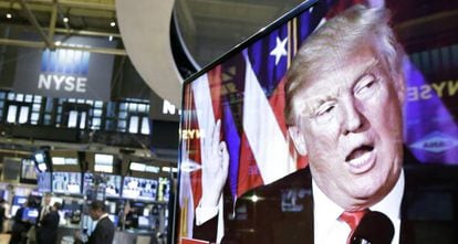 Imagen de Trump en una televisión en la Bolsa de Nueva York