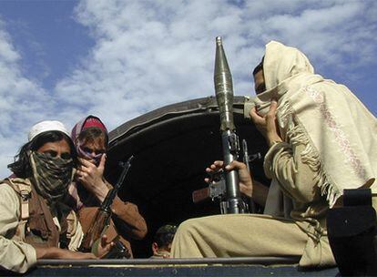 Talibanes paquistaníes en un camión en Buner, a unos 100 kilómetros al noroeste de Islamabad, en abril.
