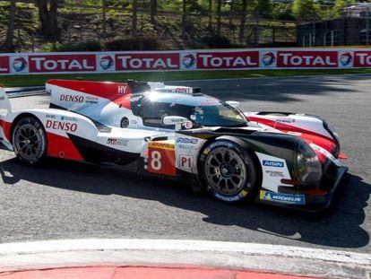 Fernando Alonso, a bordo de un Toyota TS050-Hybrid, en las Seis Horas de Spa, primera prueba del Mundial de resistencia (WEC)