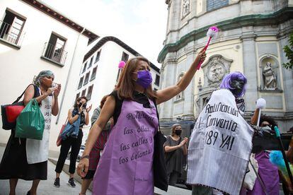 Manifestantes a favor de los derechos de las trabajadoras del hogar y cuidados, el pasado día 16 en Madrid.